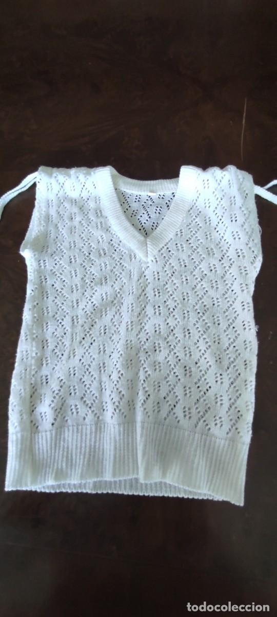 Antig&uuml;edades: BONITO CHALECO DE PUNTO CALADO BLANCO BEB&Eacute; / INFANTIL VINTAGE &ndash; APROX. 12-18 MESES