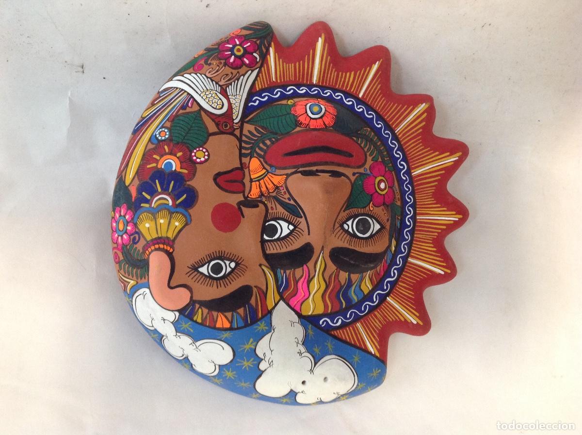 Antig&uuml;edades: Relieve de ceramica representando el sol y la luna. Mexico