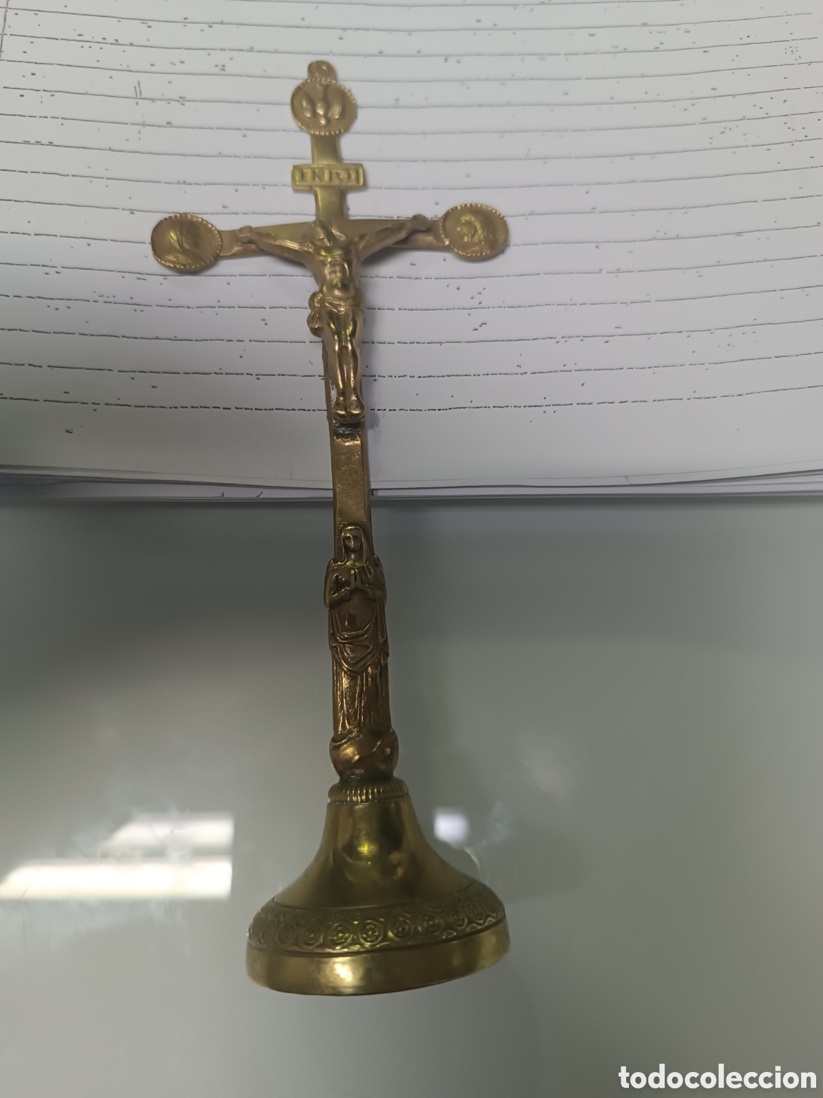 Antig&uuml;edades: Cruz de altar muy bonita en color dorado