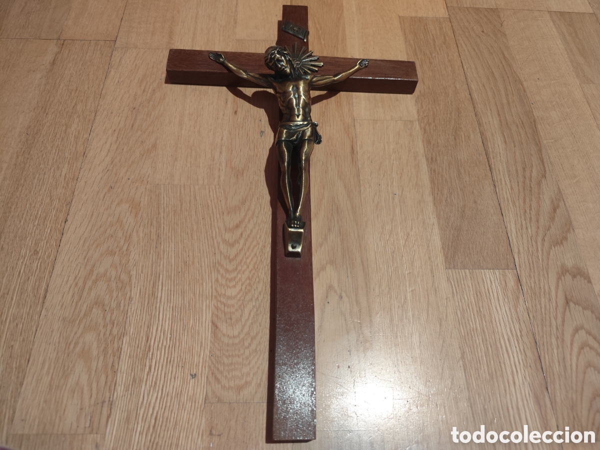 Antig&uuml;edades: Crucifijo antiguo sobre madera