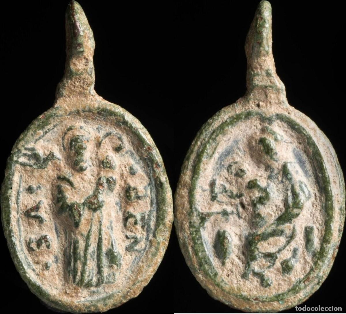 Antiguidades: Religious medal XVI-XVII centuries, S. Benito / V. Monserrat, Siglos - 20x11 mm.