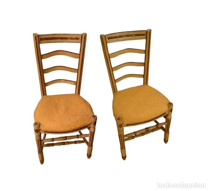 Antig&uuml;edades: PAREJA DE ANTIGUAS SILLAS POPULARES. ESTILO NEOCL&Aacute;SICO. MADERA POLICROMADA. ESPA&Ntilde;A O FRANCIA. XVIII