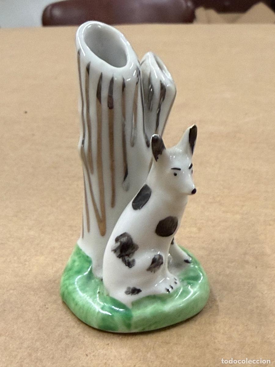 Antig&uuml;edades: Antiguo palillero de porcelana. Mide 8cms de altura