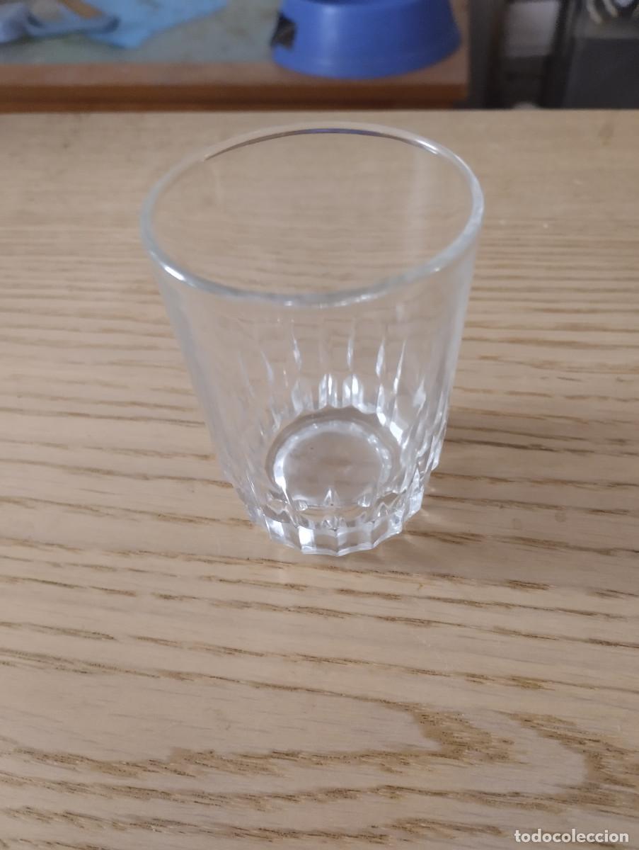 Antig&uuml;edades: vasito de cristal peque&ntilde;o - Foto 1