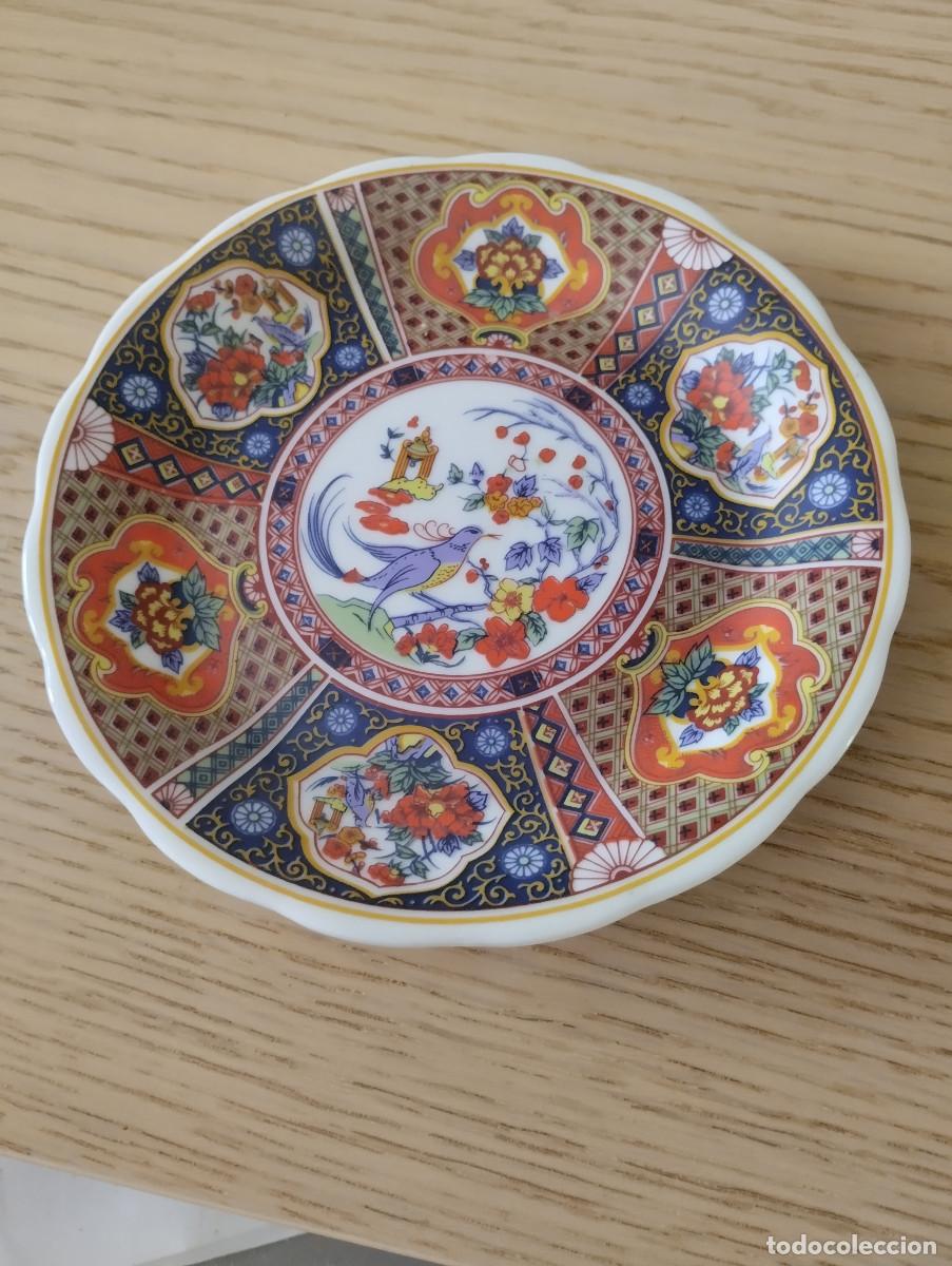 Antig&uuml;edades: plato de porcelana china con dibujo de ave azul