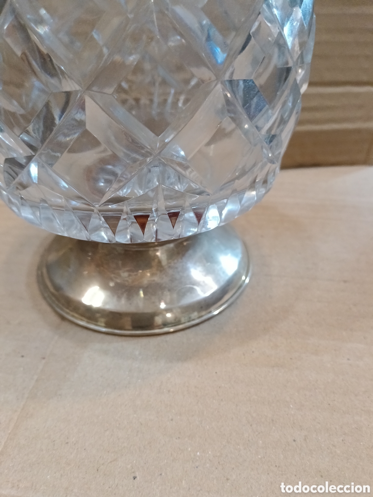 Antig&uuml;edades: Jarr&oacute;n de cristal de tallado con base de plata de ley - Foto 2