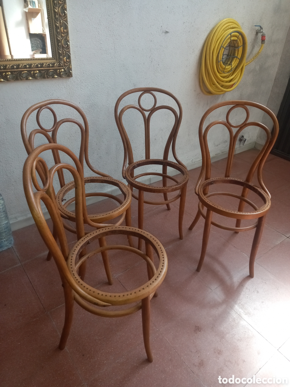 Antig&uuml;edades: Lote de cuatro sillas estilo Tonet, p.s.XX.