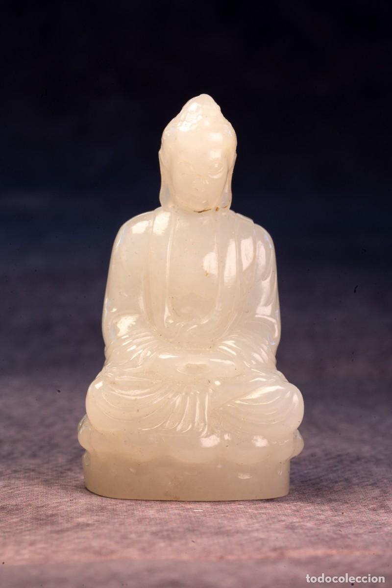 Antig&uuml;edades: Buda Shakyamuni de jade blanco, finales de la dinast&iacute;a Qing (siglos XVIII-XIX)