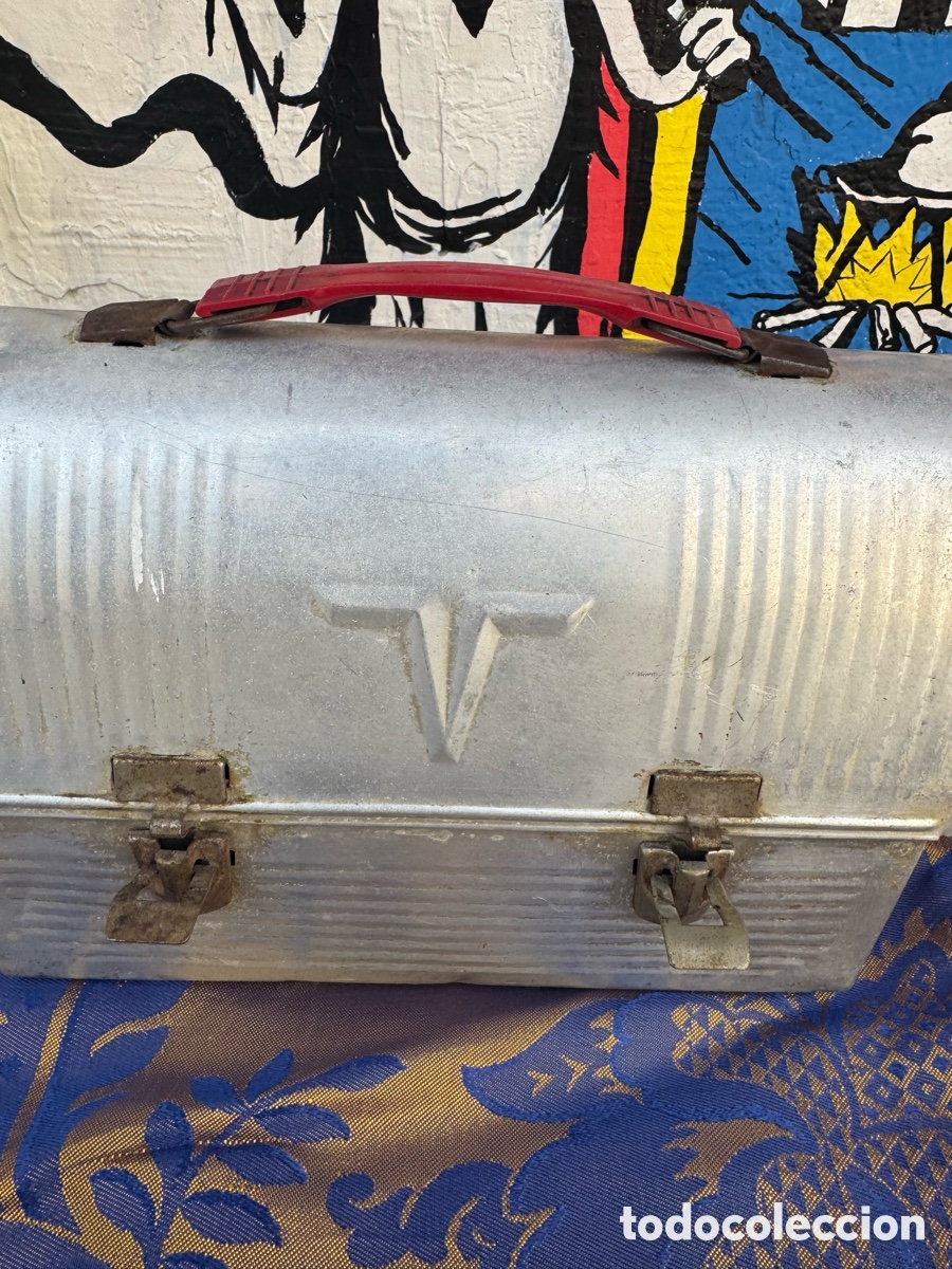 Antig&uuml;edades: Caja met&aacute;lica vintage antigua de herramientas fiambrera Made in USA