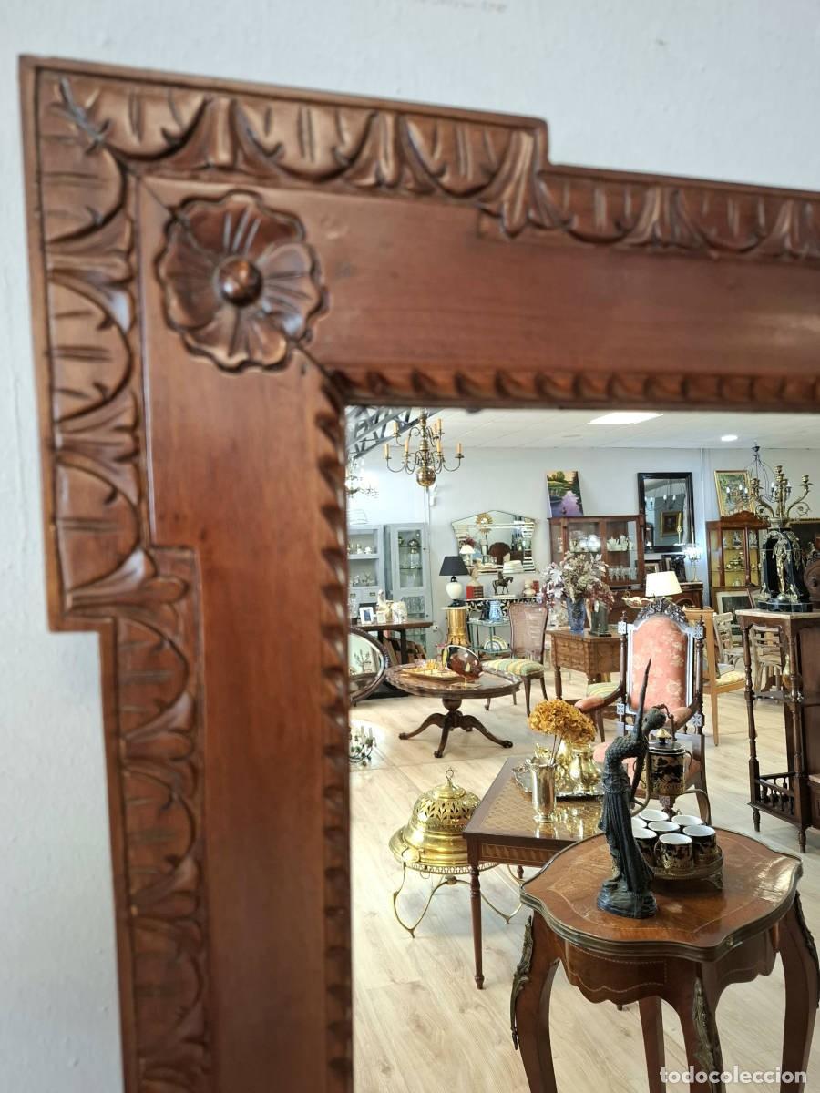 Antig&uuml;edades: Espejo de madera con relieves florales - Foto 3