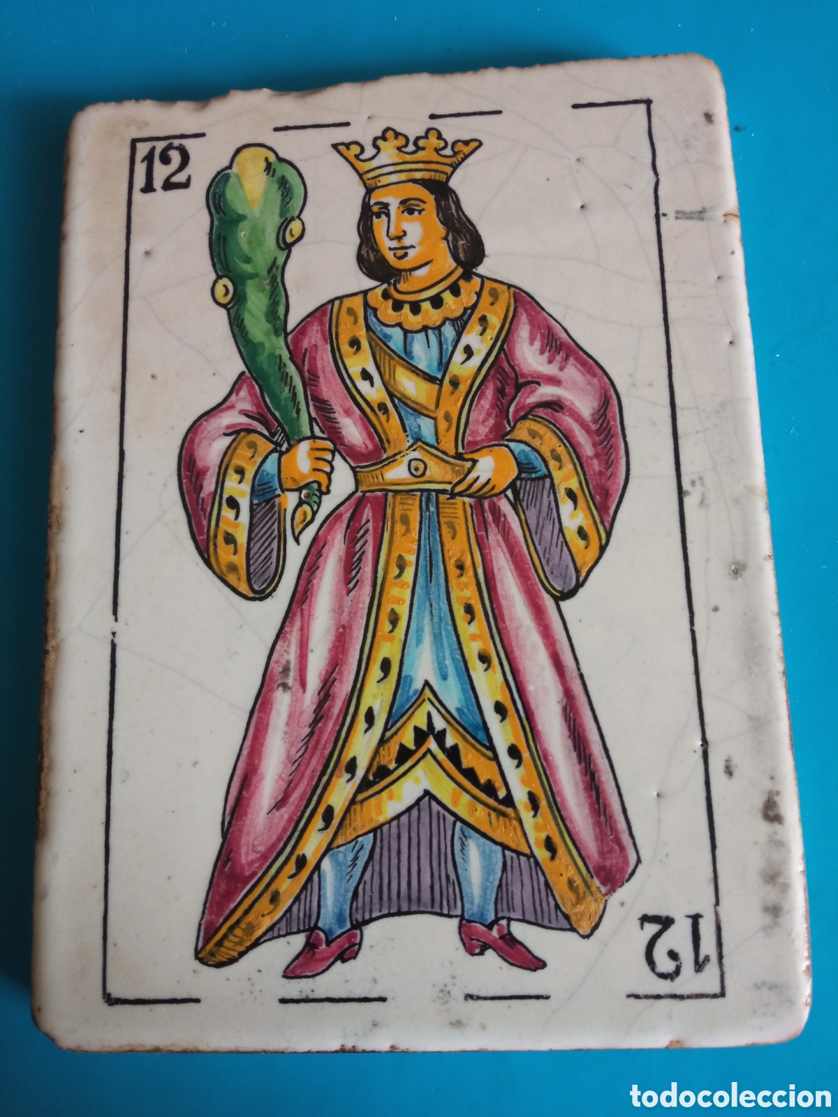 Antig&uuml;edades: Antiguo azulejo de cer&aacute;mica de Talavera o Manises, motivo Rey de bastos, mide 19x14 cm