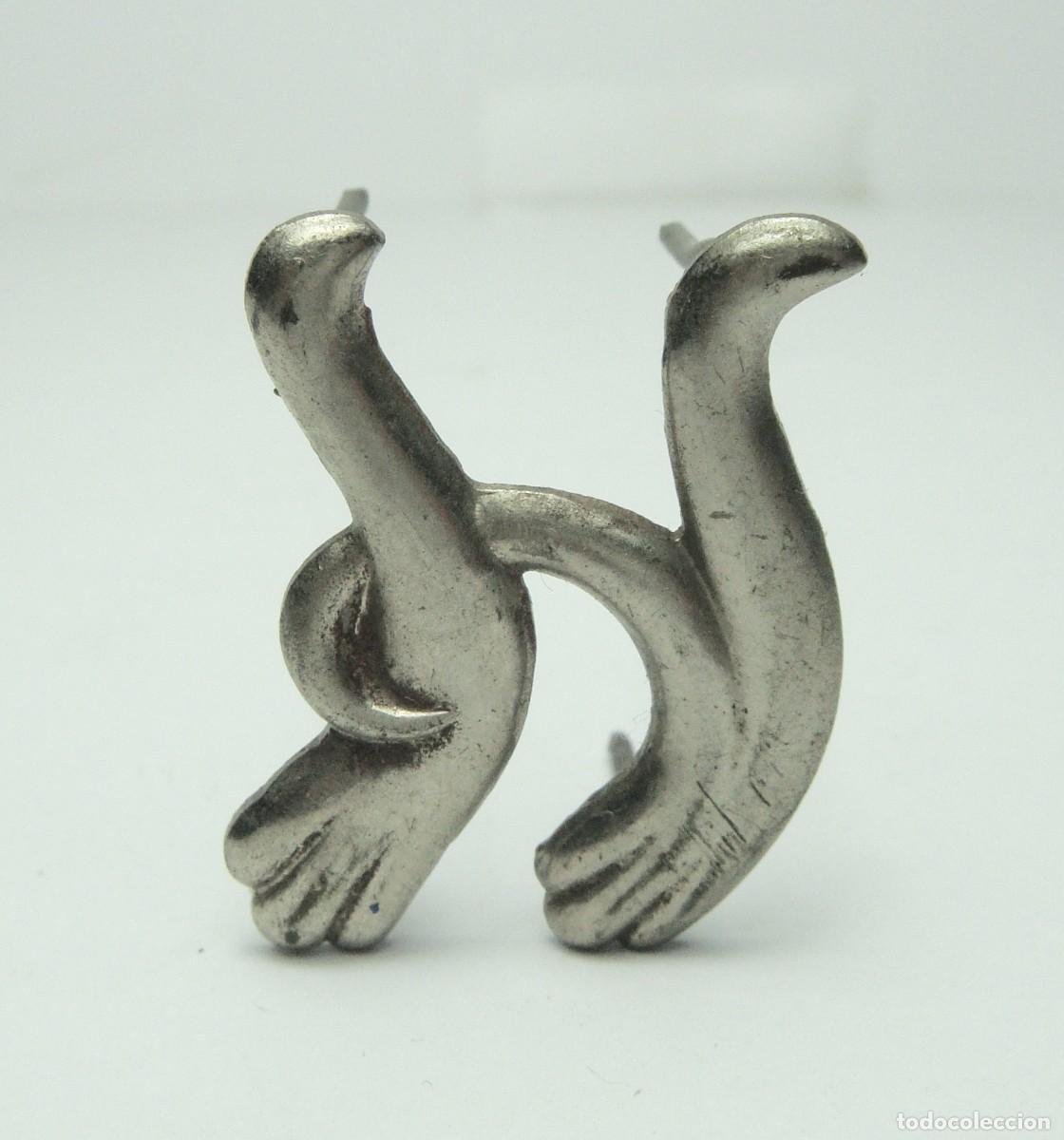 Antig&uuml;edades: Aplique ornamental de orfebrer&iacute;a con la letra H &middot; Plata &middot;