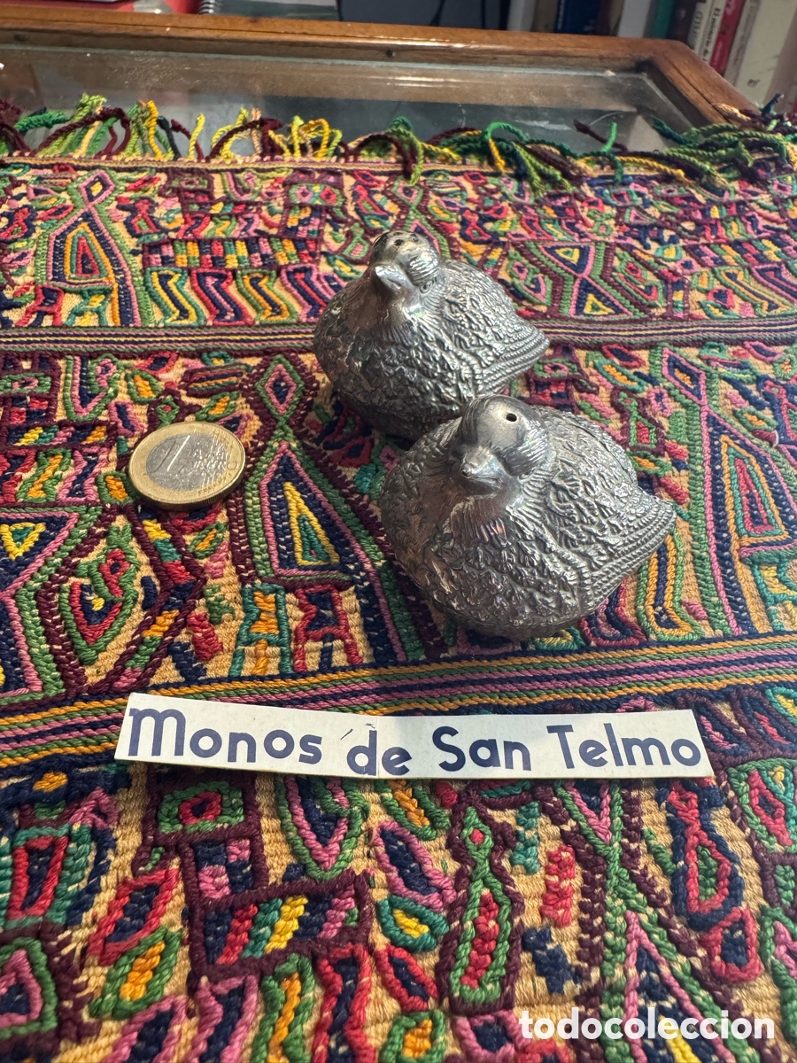 Antig&uuml;edades: Salero y especiero de p&aacute;jaro en metal