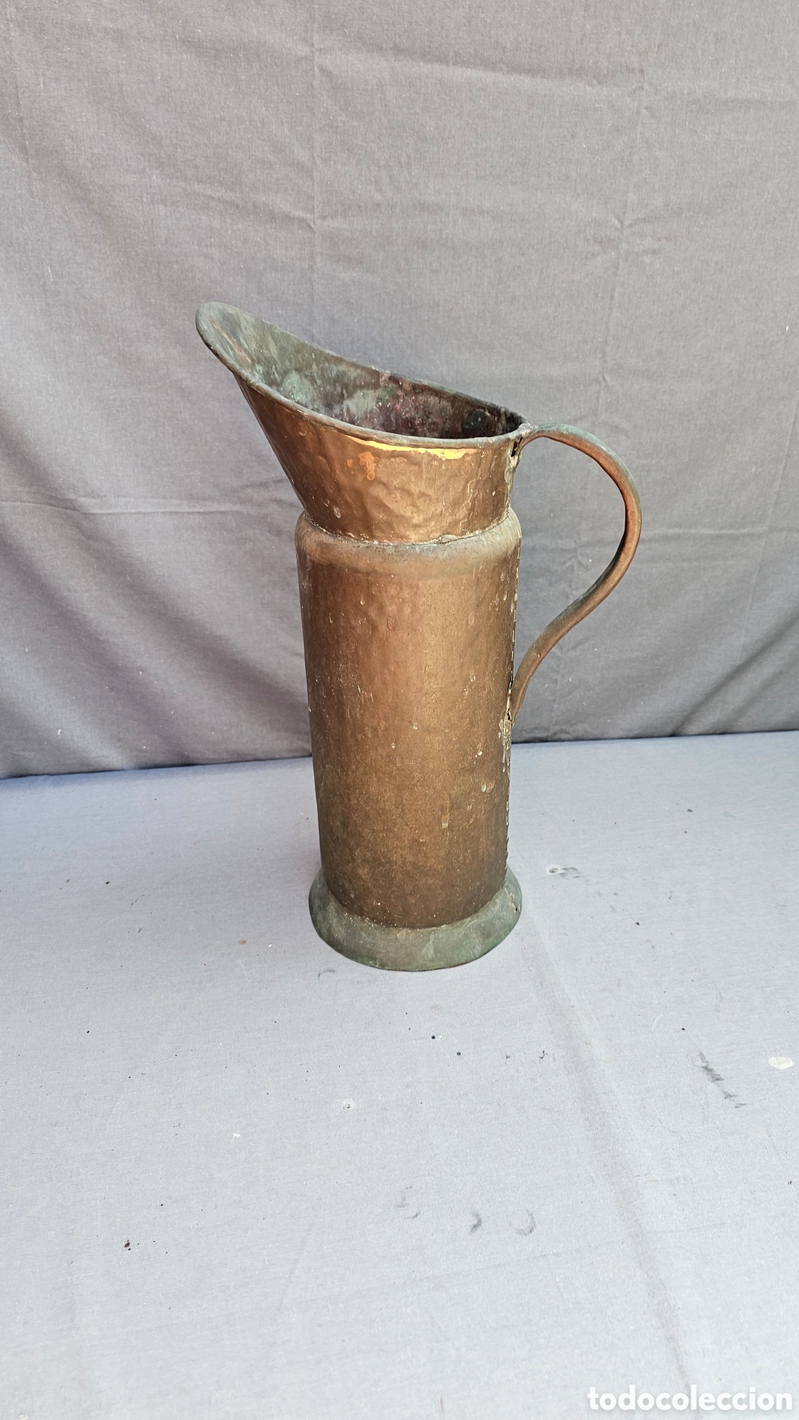 Antig&uuml;edades: Antiguo carbonero de lat&oacute;n de principios del siglo XX