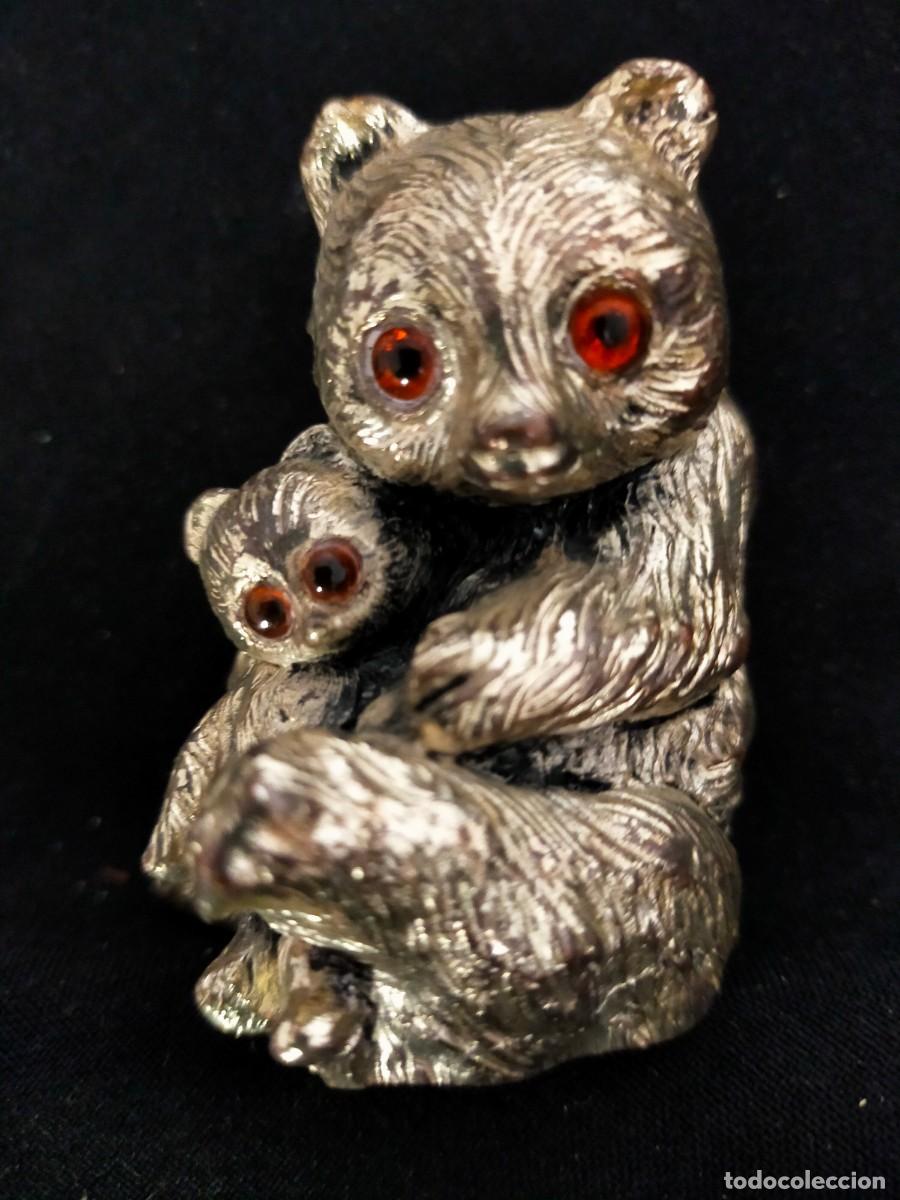 Antig&uuml;edades: KOALAS. FIGURA MADRE CON CR&Iacute;A EN METAL DORADO. (&iquest;BRONCE? &iquest;LAT&Oacute;N?). CIRCA A&Ntilde;OS 60