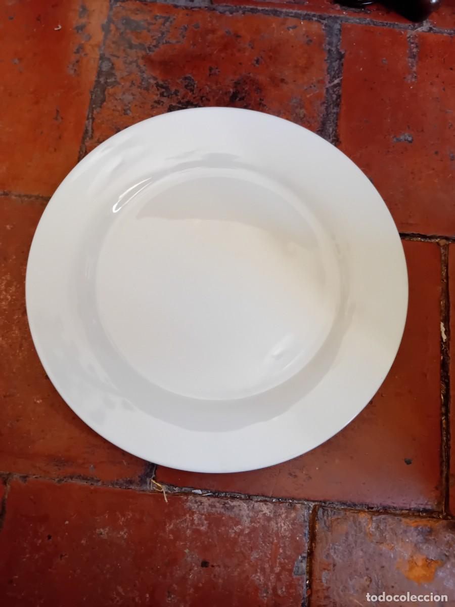 Antig&uuml;edades: Plato grande de porcelana d&eacute;cada de los 70
