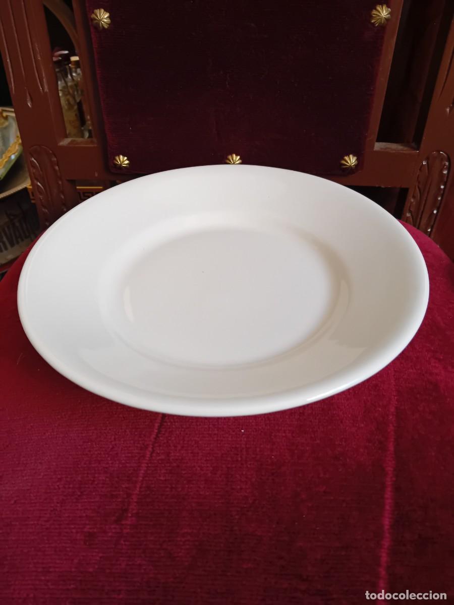 Antig&uuml;edades: Plato hondo de porcelana de cada de los 70