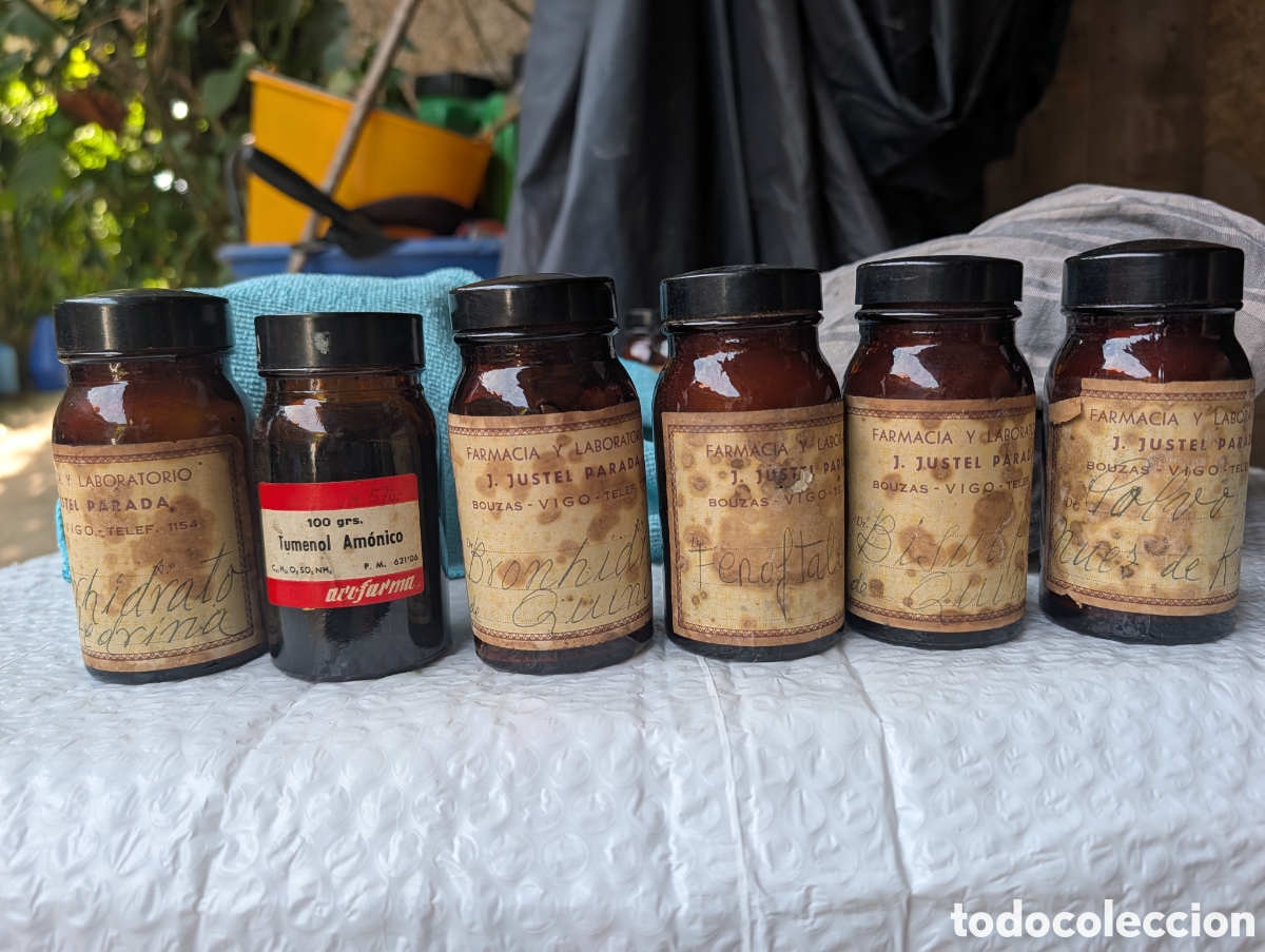 Antig&uuml;edades: Lote 6 Botes Farmacia Antigua Vidrio Ambar Vigo Efedrina Quinina Nuez de Kola y Tumenol