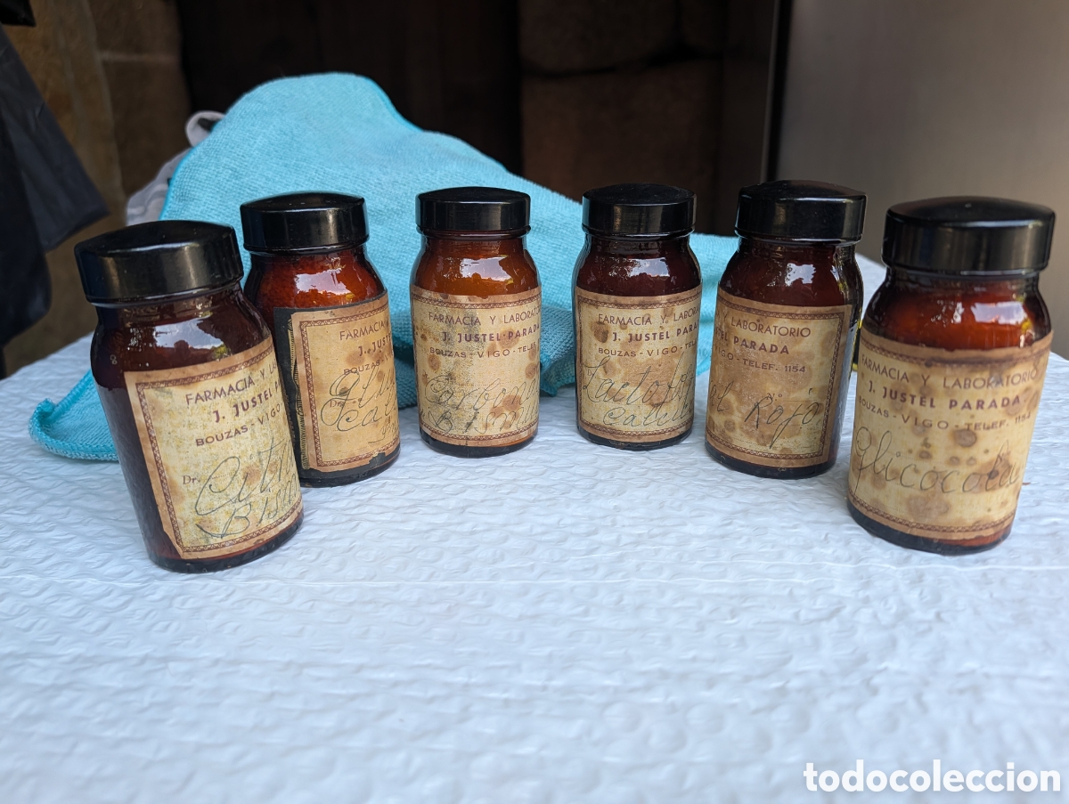Antig&uuml;edades: Lote 6 Botes Farmacia Antigua Vidrio Ambar Vigo Sales Bismuto Calcio Escarlata Rojo y Glicocola