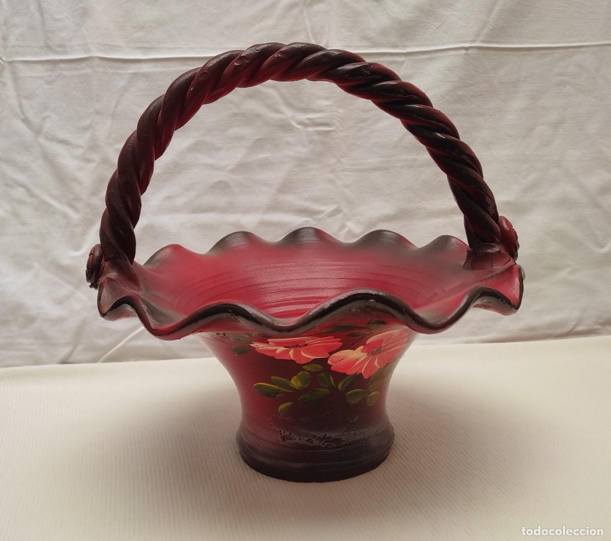 Antig&uuml;edades: precioso frutero centro de mesa de ceramica esmaltada rojo con asa - motivos florales