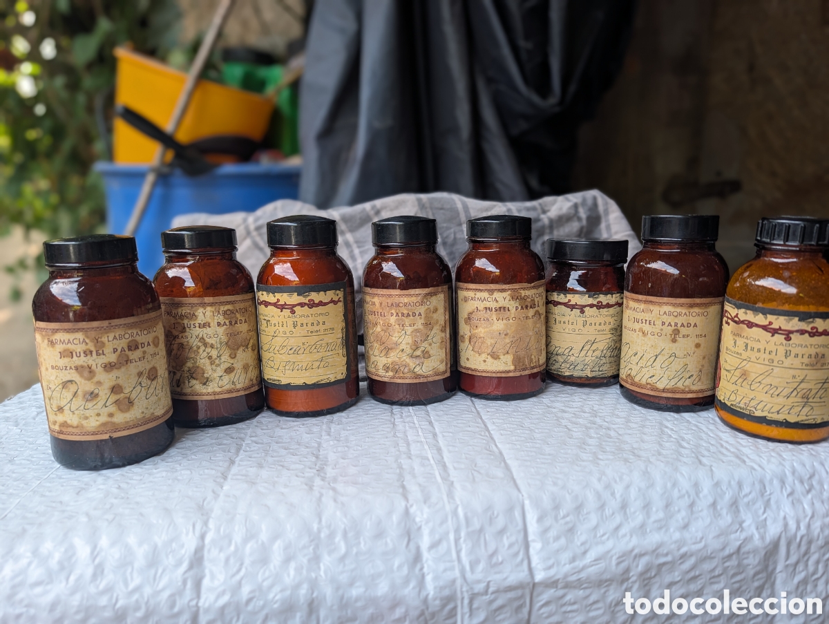 Antig&uuml;edades: Lote 8 Botes Farmacia Antigua 13cm Vigo Triaca Magna Azibar Turbit Anestesina Bismuto Minio Salicili