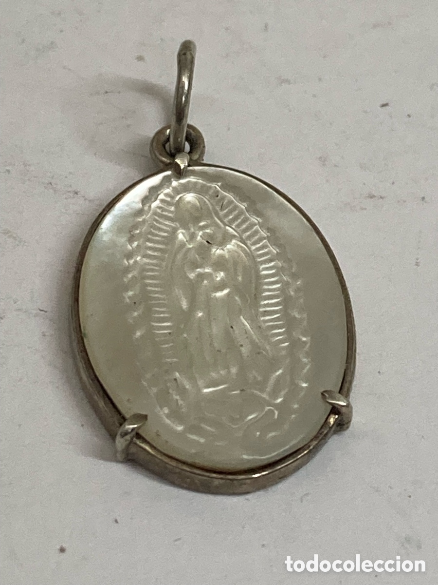 Antig&uuml;edades: Medalla de plata y n&aacute;car C632