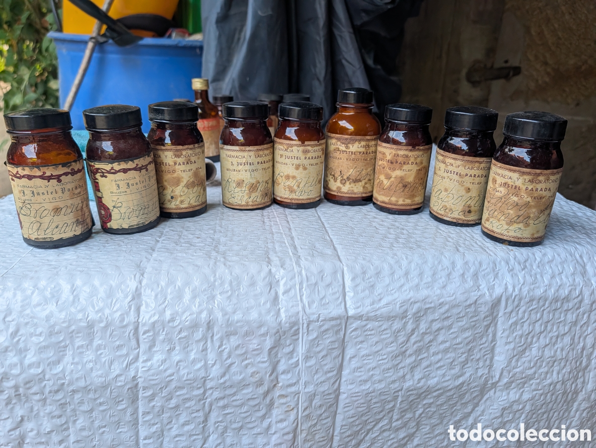 Antig&uuml;edades: Lote 9 Botes Farmacia Antigua 12cm Vigo Beta Naftol Etiqueta Veneno Doesder Sandalo Benjui Escamonea