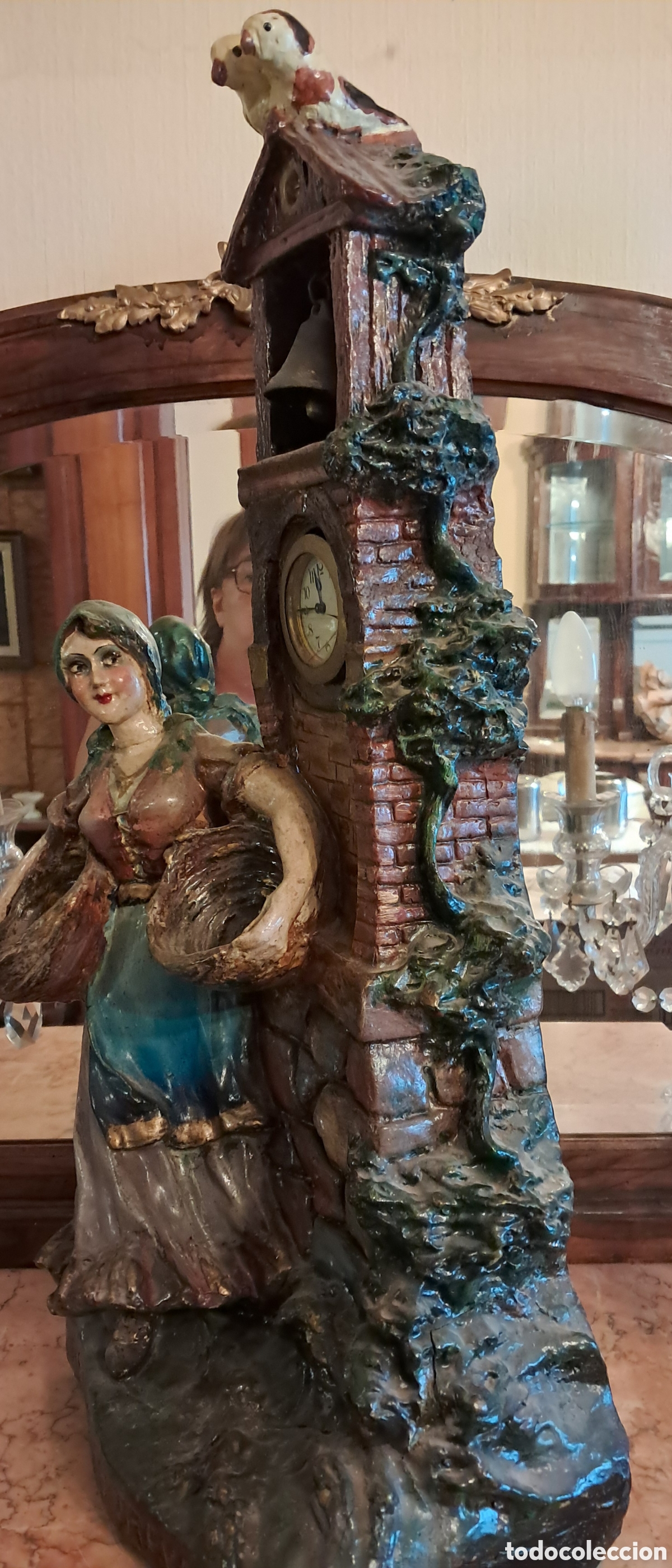Antig&uuml;edades: Rellotge de sobretaula modernista franc&egrave;s fet d'estuco, guix o terracota policromada, fabricat origi