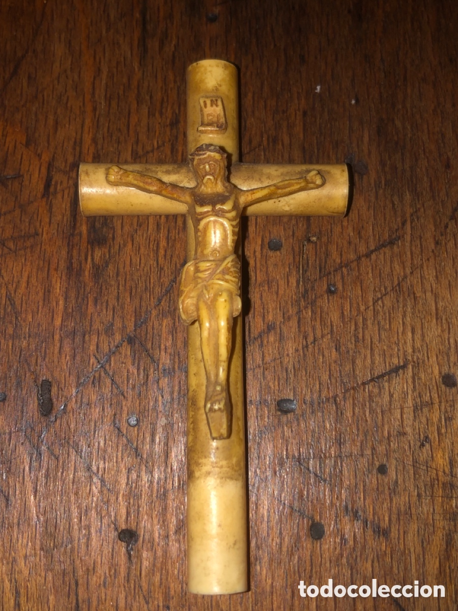 Antig&uuml;edades: Crucifijo antiguo celuloide (XlX)