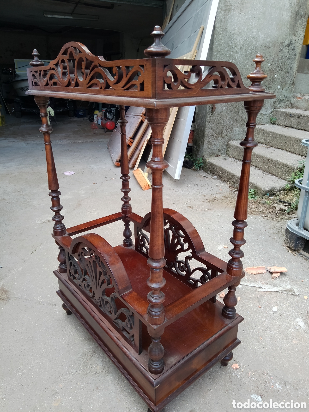 Antig&uuml;edades: Antiguo Mueble Musiquero Canterbury Victoriano - Caoba Tallada y Calada - S. XIX/XX (150cmx90cm)