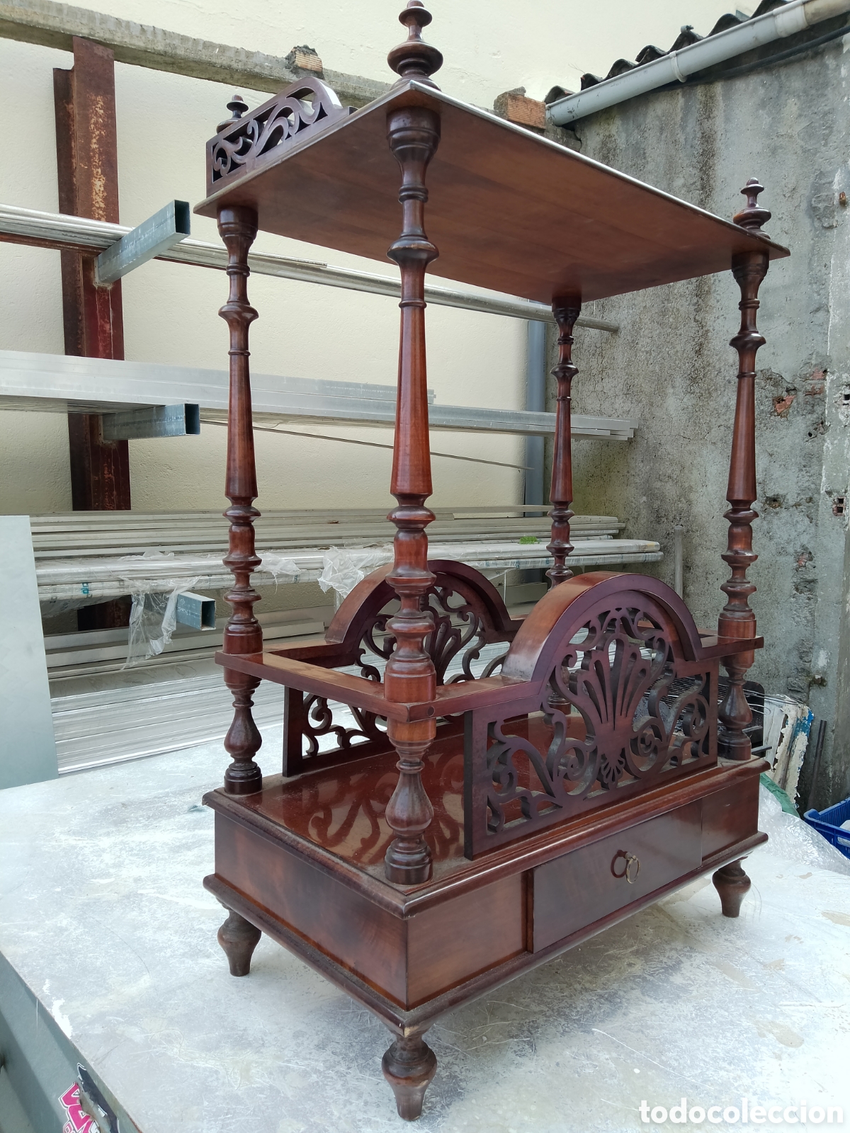 Antig&uuml;edades: Antiguo Mueble Musiquero Canterbury Victoriano - Caoba Tallada y Calada - S. XIX/XX