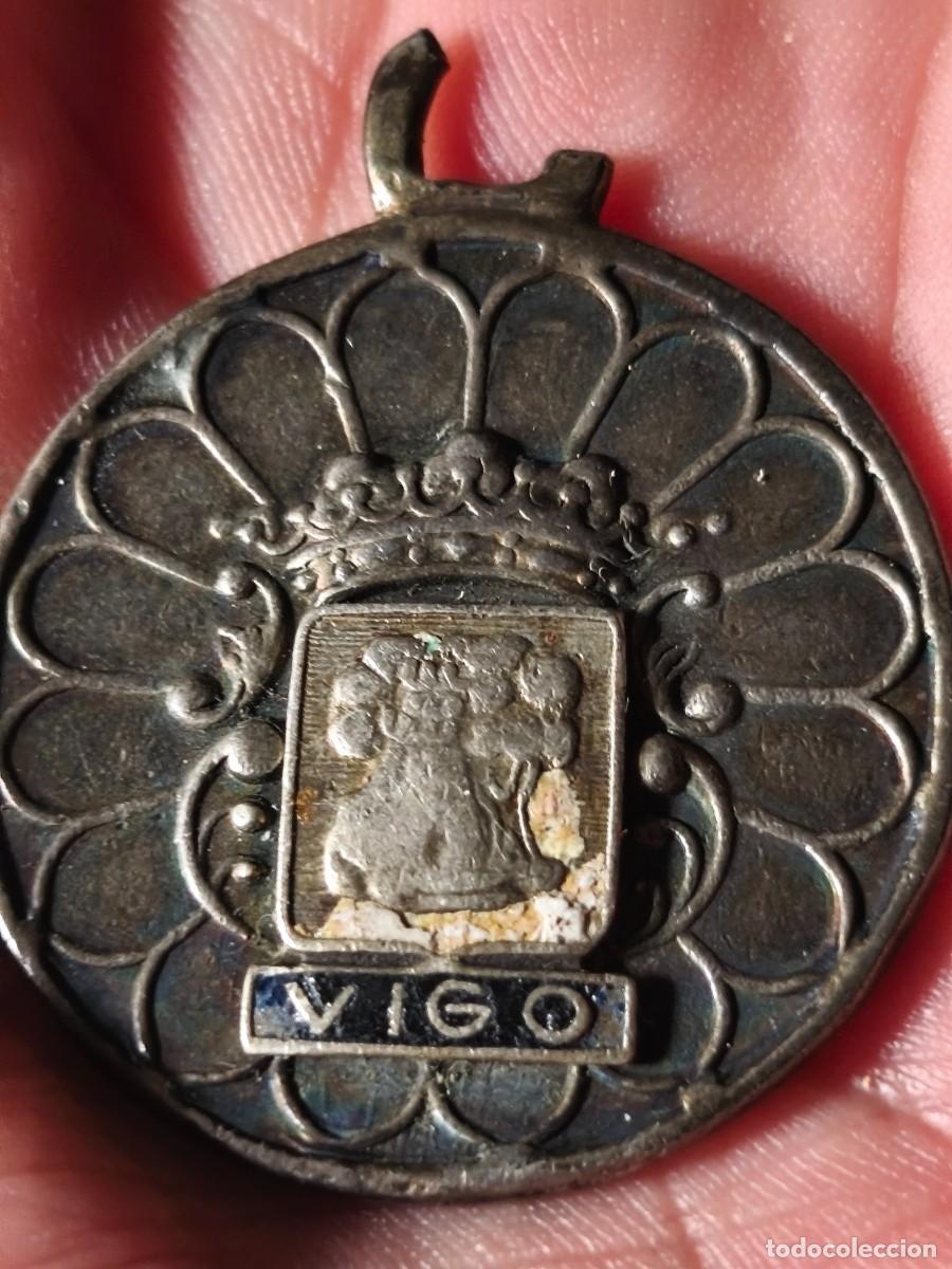 Antig&uuml;edades: VIGO. Medalla grande de plata con San Roque en anverso. Original
