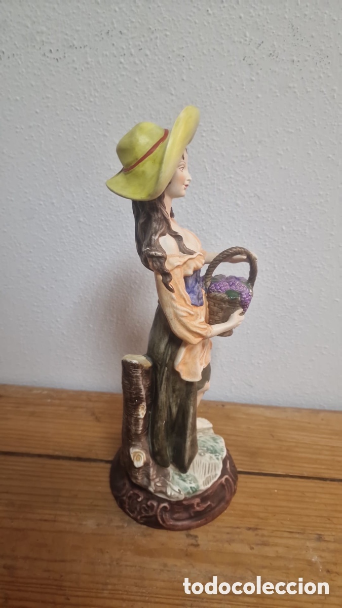 Antig&uuml;edades: Figura decorativa mujer con cesta - Foto 3