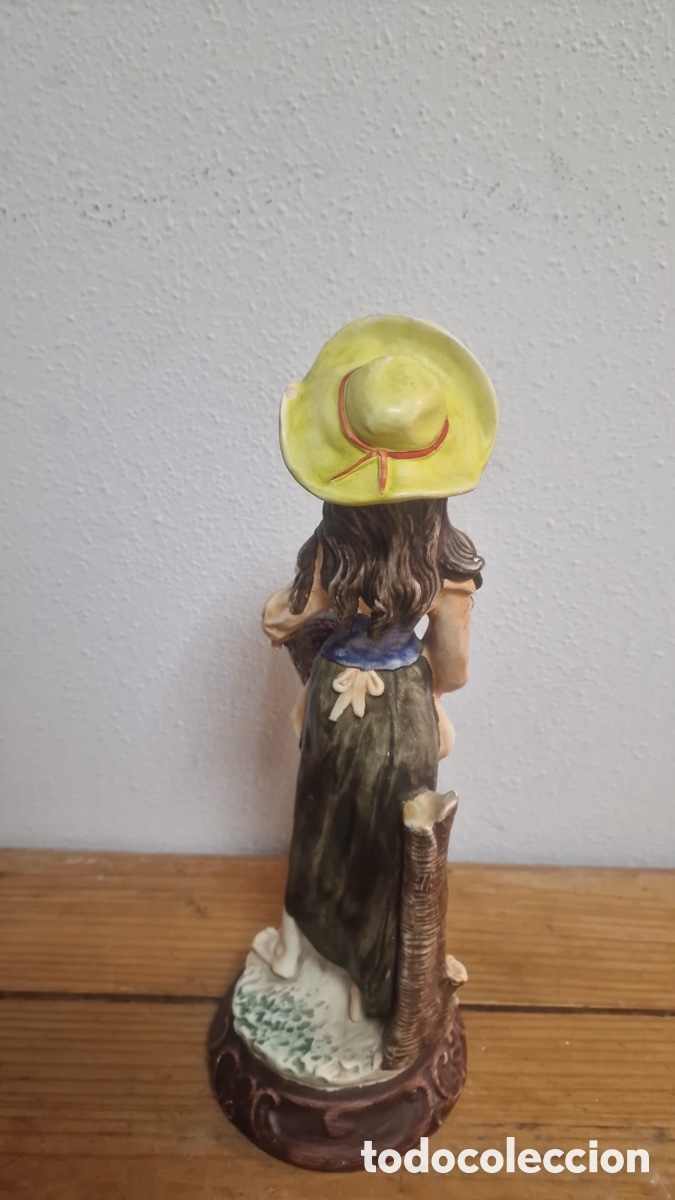 Antig&uuml;edades: Figura decorativa mujer con cesta - Foto 6