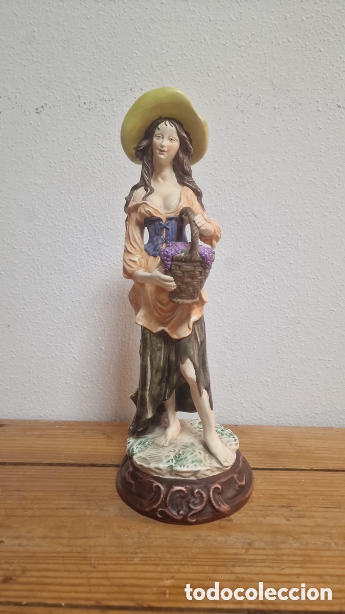 Antig&uuml;edades: Figura decorativa mujer con cesta