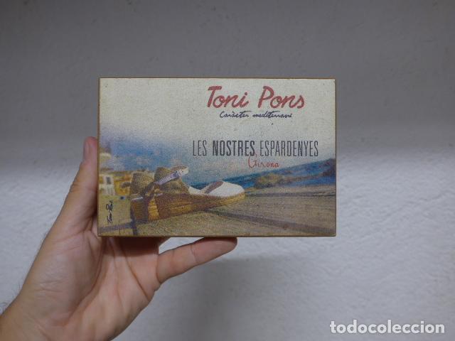 Antig&uuml;edades: Antigua madera expositora de tienda de publicidad Espardenyes Toni Pons de Girona, alpargatas