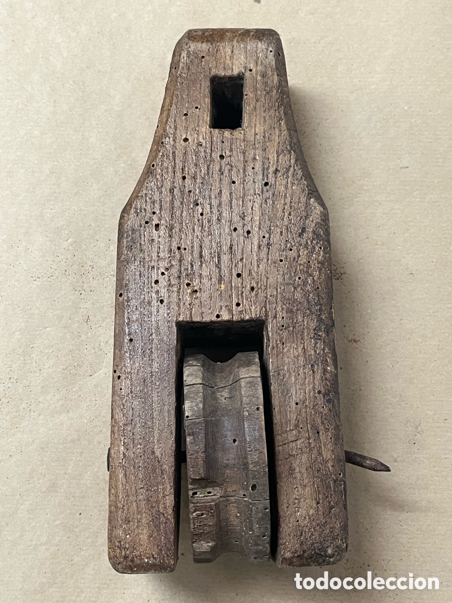 Antig&uuml;edades: Antigua Polea de Madera y Hierro. A/J