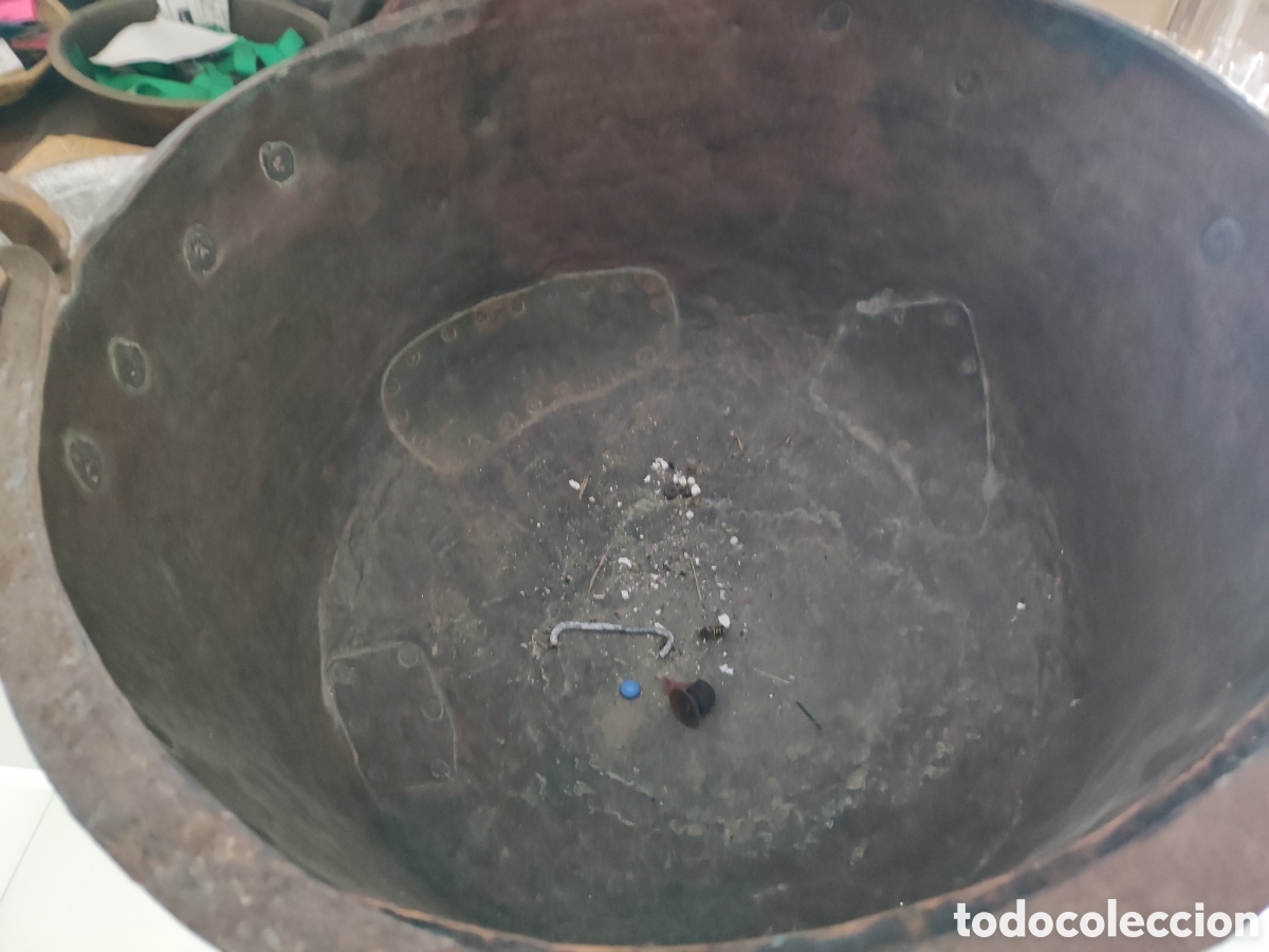 Antig&uuml;edades: Caldera de cobre con parches antigua - Foto 2