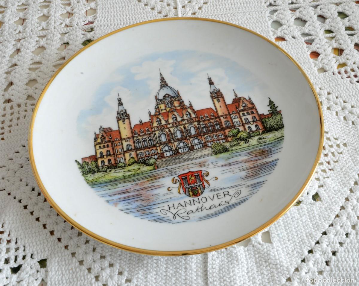 Antig&uuml;edades: Plato de recuerdo vintage, ilustraci&oacute;n del Rathaus (Ayuntamiento Nuevo) de Hannover, Alemania