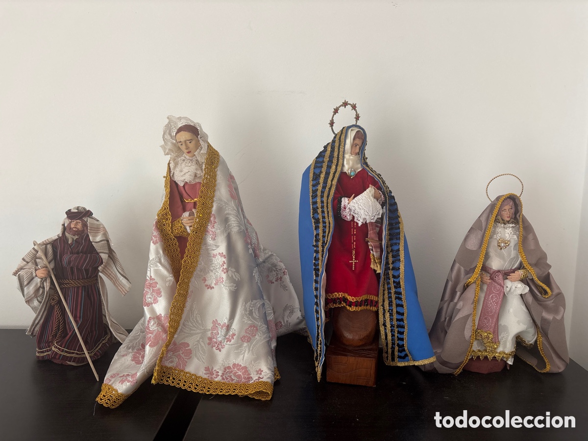 Antig&uuml;edades: Lote arte sacro 4 v&iacute;rgenes de vestir y San Jos&eacute; con manto, enaguas, pasamanerias, bordados