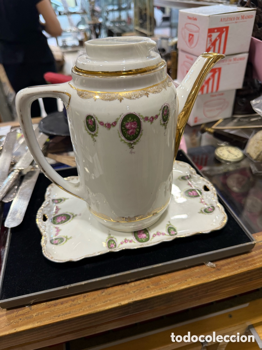 Antig&uuml;edades: Bonita tetera antigua de porcelana, m&aacute;s la bandeja