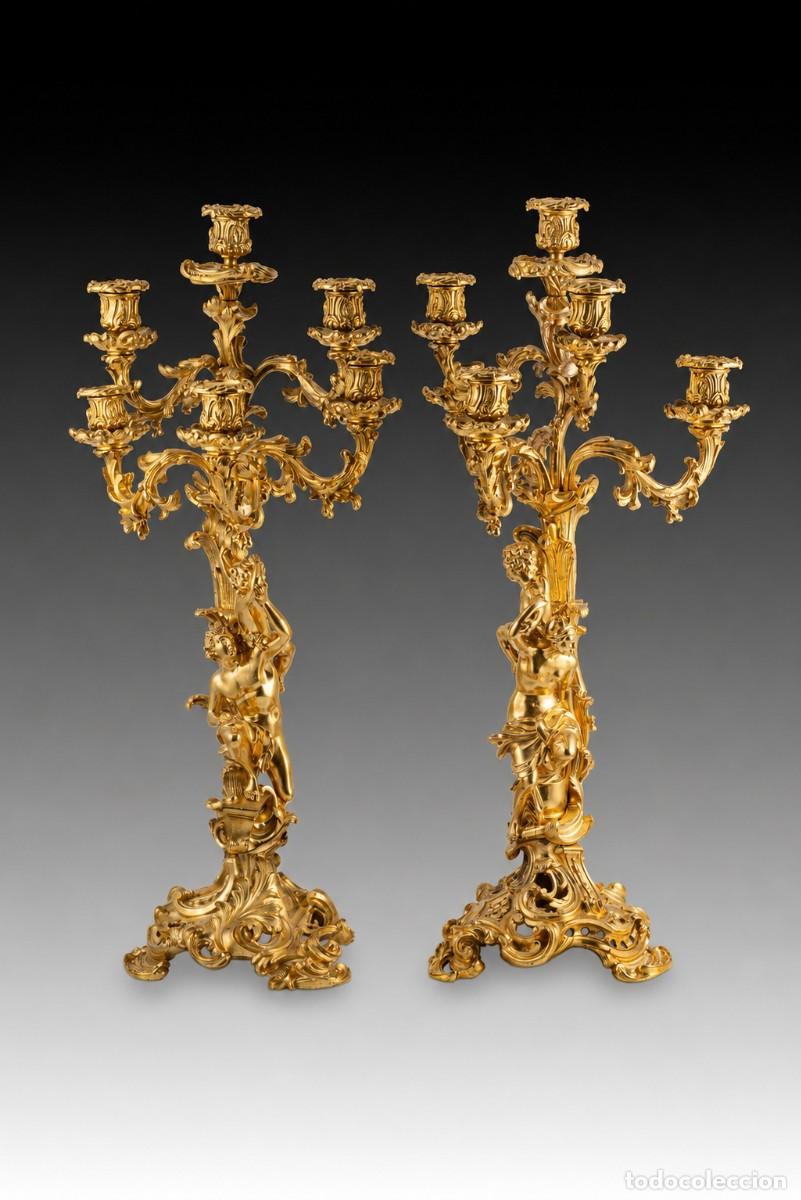 Antig&uuml;edades: Pareja de candelabros. Bronce sobredorado. Siglo XIX, siguiendo modelos franceses.