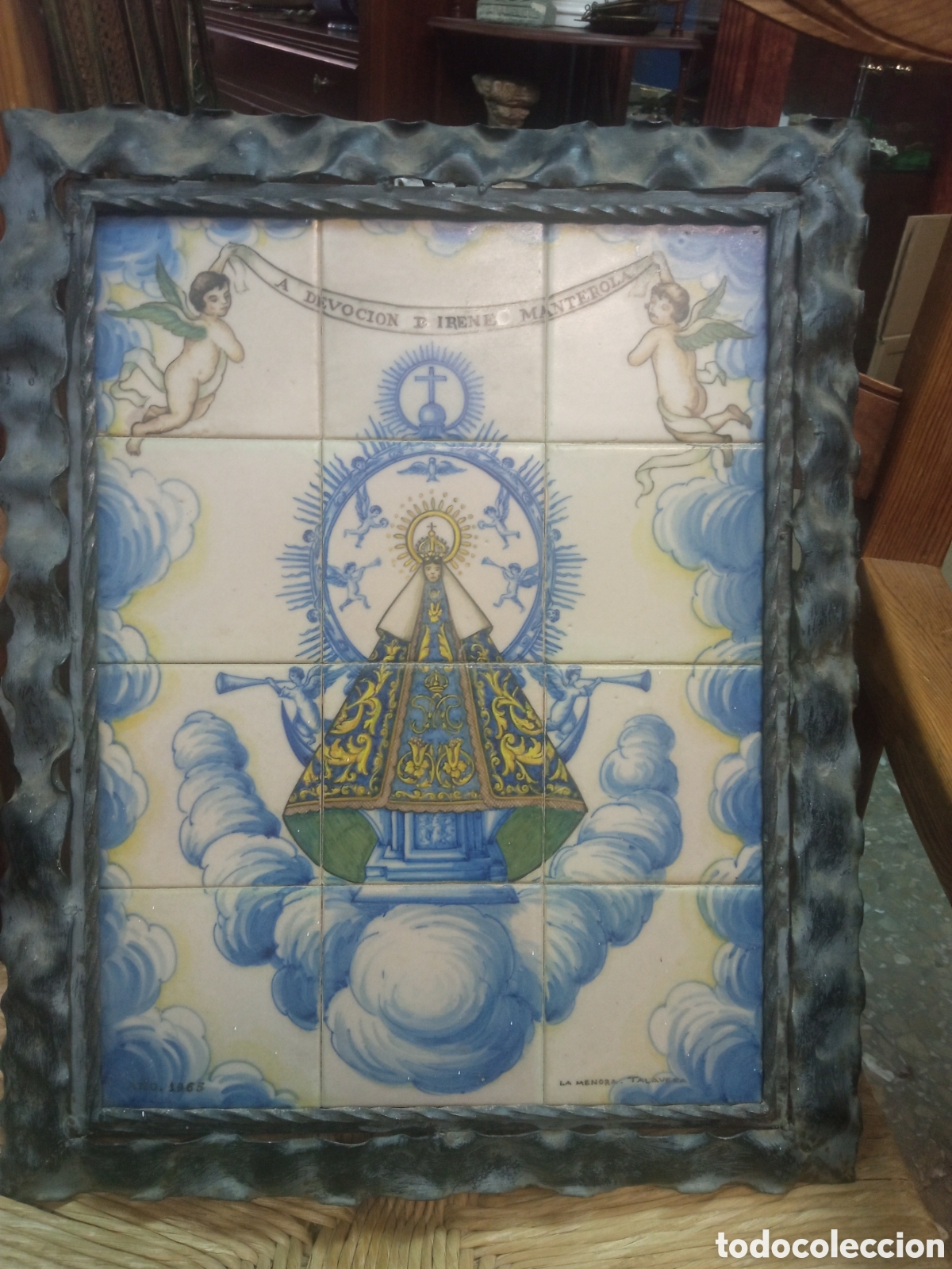 Antig&uuml;edades: Antiguo y Magn&iacute;fico cuadro de cer&aacute;mica de Talavera, Virgen del Prado, en marco de forja
