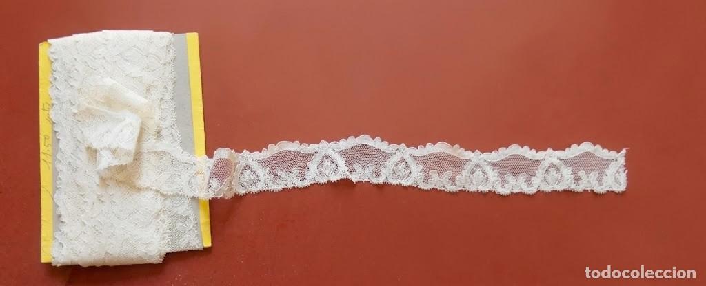Antig&uuml;edades: Gran Pieza de 10 Metros - Antigua Tira de Encaje de Tul Bordado / Puntilla Fina (4 cm) Color Marfil