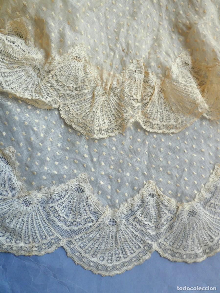 Antig&uuml;edades: ANTIGUA FALDA DE NOVIA - PLUMETI Y ENCAJE DE VALENCIENNES S. XIX