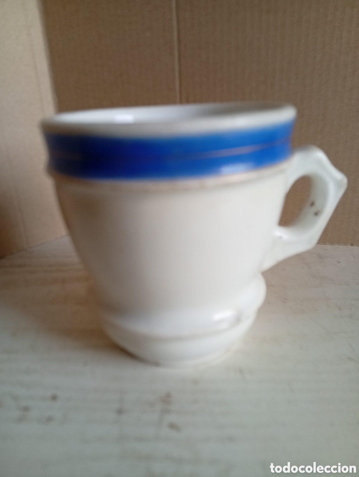 Antig&uuml;edades: Taza antigua de gruesa cer&aacute;mica pocillo