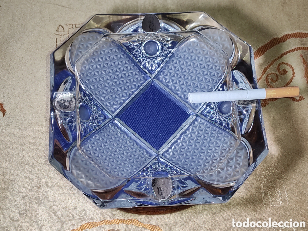 Antig&uuml;edades: Hermoso cenicero de cristal tallado y apoyos de plata.
