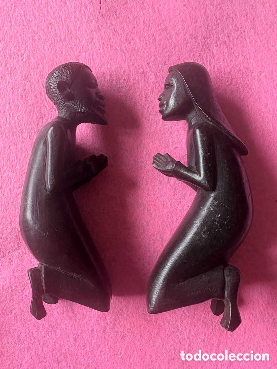 Antig&uuml;edades: Pareja de figuras de &eacute;bano de belen o misterio (A18)