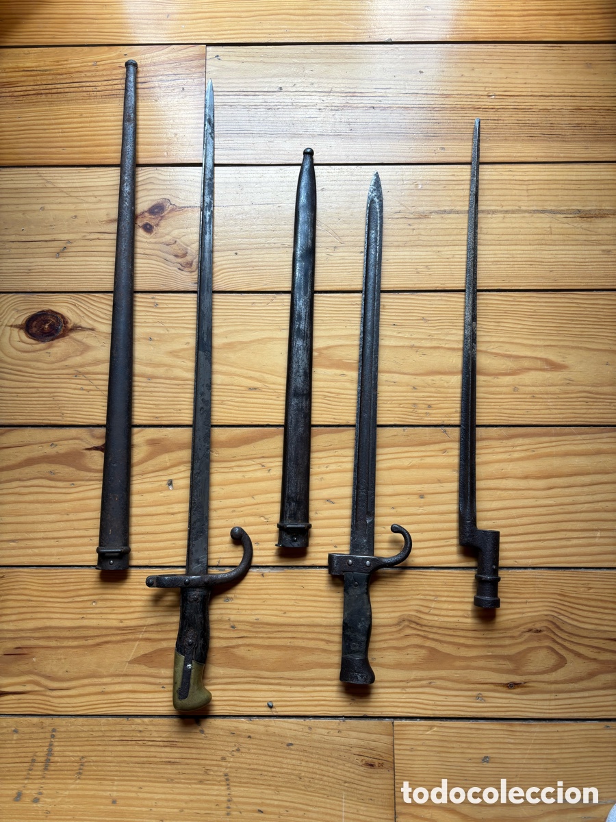 Antig&uuml;edades: Lote 3 Bayonetas Hist&oacute;ricas Originales con Funda (Gras 1874, Mle 1892, Mosin M1891)