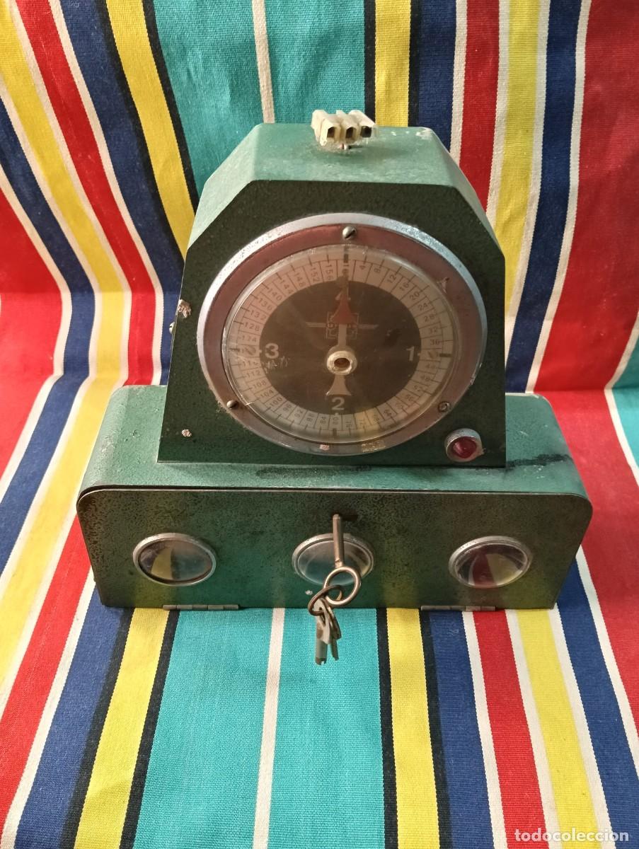 Antig&uuml;edades: Antiguo Contador Temporizador de Billar - &iexcl;Completo con Bolas y Llaves! (Colecci&oacute;n)